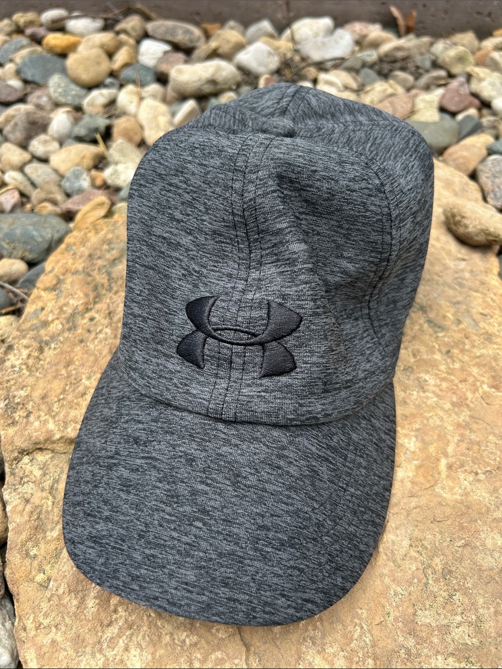 Under Armour Threadborne Women’s Dark Gray Black Running Baseball Cap